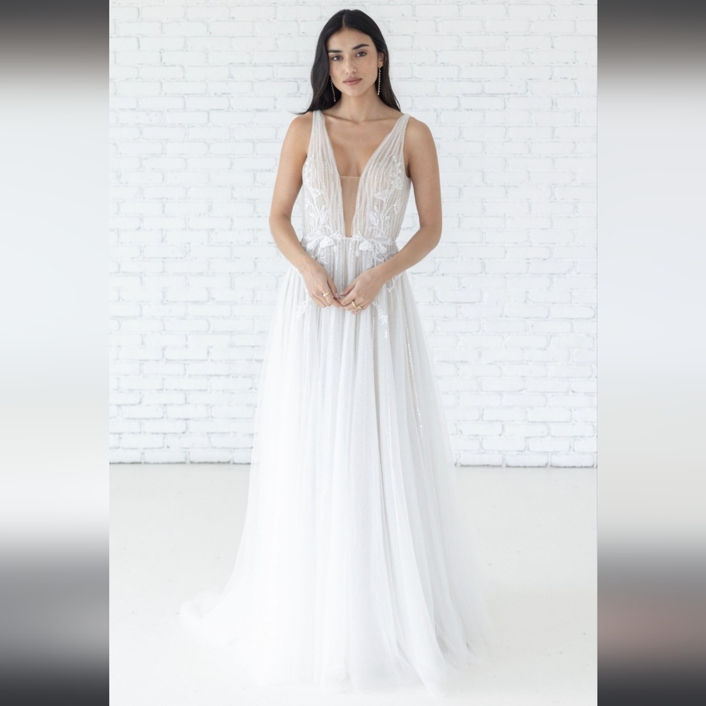 Brand new 'January' by Willowby size4 wedding gown